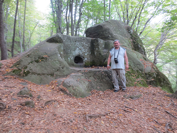 Экспедиции к выпаривателям родниковой воды - Страница 25 Dolmen_mamedova_schelimg_4423_fabris