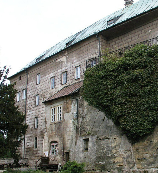 http://www.shestopalov.org/fotki_yandex_ru/vyparivateli/zamok_gouska_5_dver_v_okne.jpg